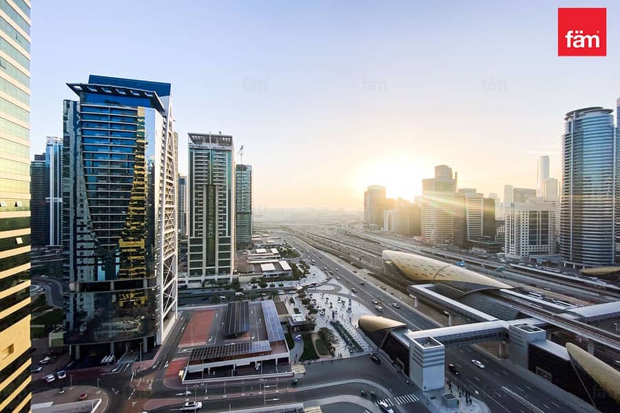 High Floor | Lake Views | Near Metro High Floor | Lake Views | Near Metro