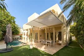Upgraded | 4 bed | Park backing | Private Pool