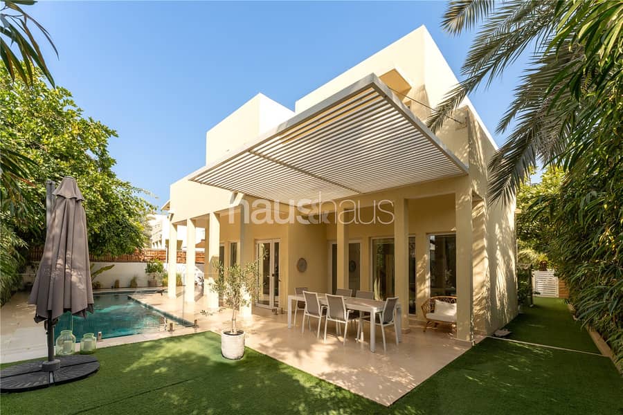 Upgraded | 4 bed | Park backing | Private Pool Upgraded | 4 bed | Park backing | Private Pool