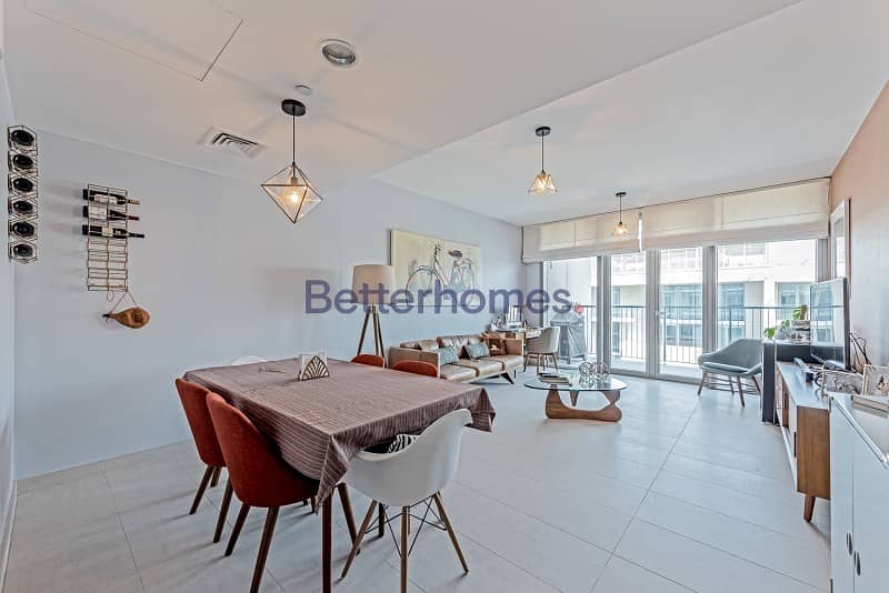 Spacious One Bedroom plus study with Sea view