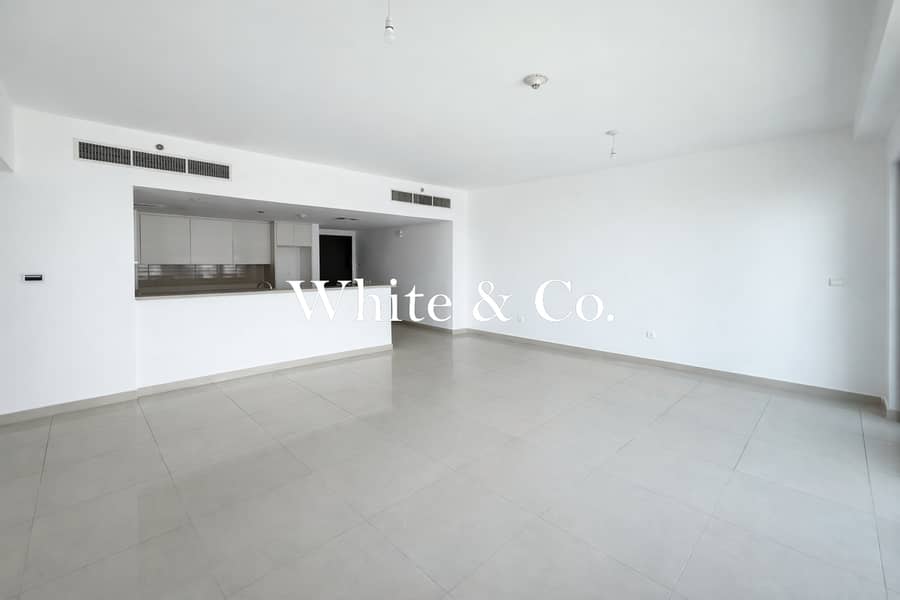 Mid Floor | Spacious | Harbour Views Mid Floor | Spacious | Harbour Views