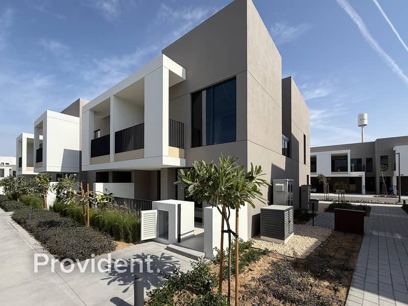 Elegant Corner Townhouse | 3 Bedrooms | Near Amenities Elegant Corner Townhouse | 3 Bedrooms | Near Amenities