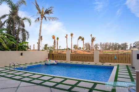 3 Bedroom Townhouse for Rent in Al Hamra Village, Ras Al Khaimah - 3 Bed Townhouse for Rent Al Hamra Village - Pool - Garage Door