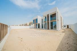 √VACANT Exclusive V-5 SELECT | Partial Sea View√