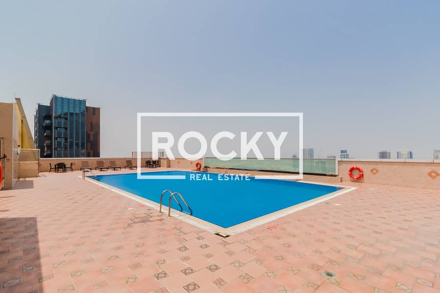 stunning-3-b-r-central-ac-apt-with-large-balcony-overlooking-trade