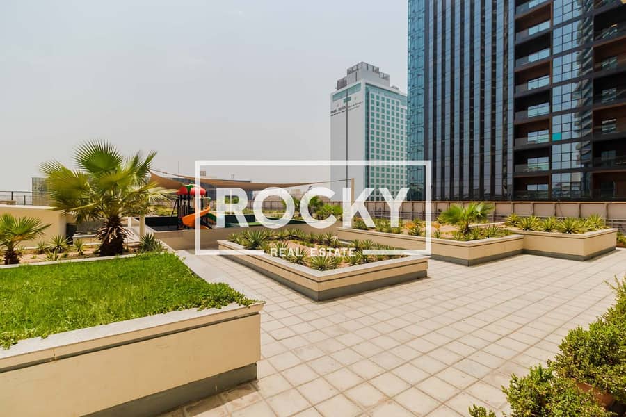 stunning-3-b-r-central-ac-apt-with-large-balcony-overlooking-trade