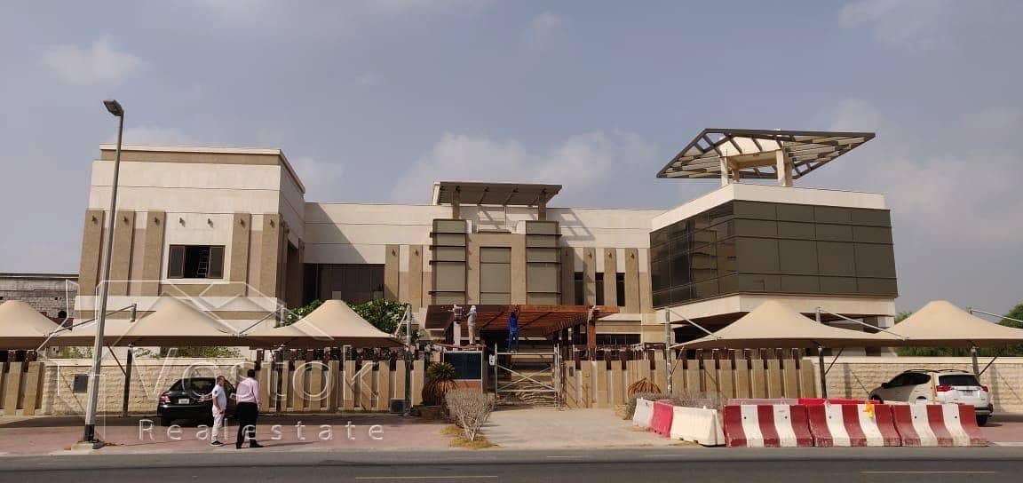 Close to Noor Metro 7 Bed Commercial Villa for Rent