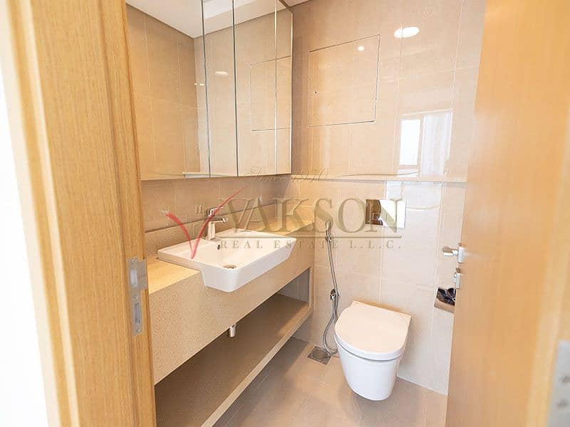 Brand New | Sea View & Burj Khalifa View | Bur Dubai - Image 7