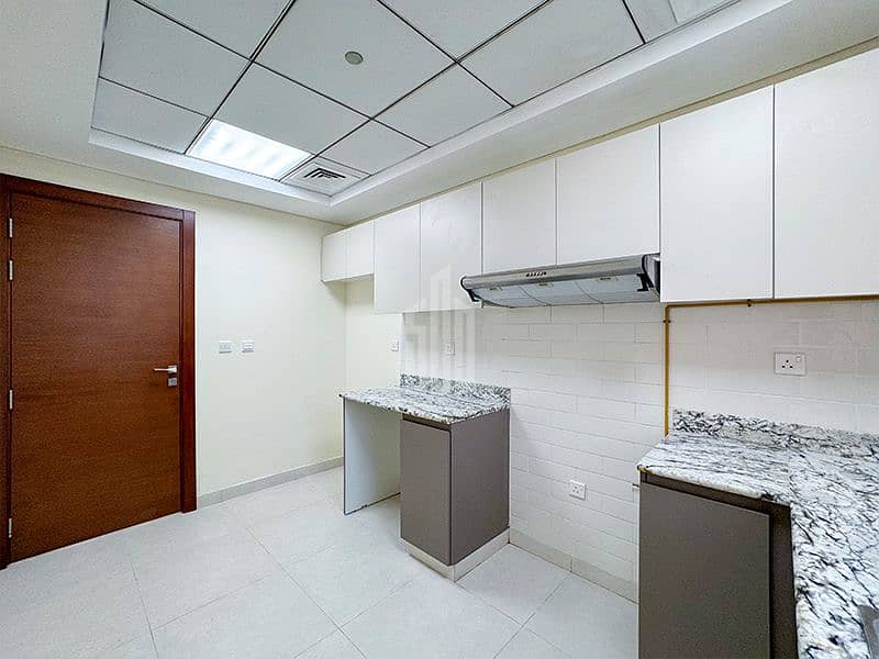 5 kitchen 1. jpg