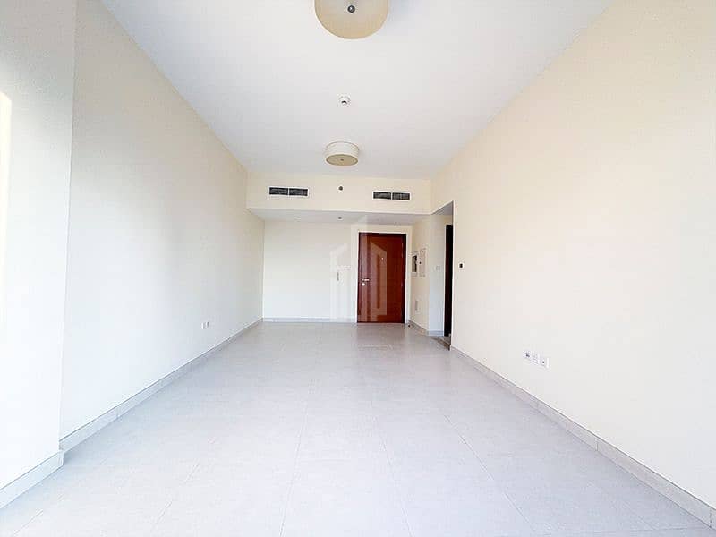 12 Living room 1. jpg