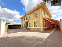 فيلا عائلية كبيرة / جديقة كبيرة / مجلس/ غرفة خادمة