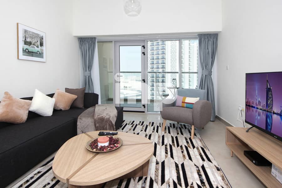 5 Living Room 3. jpg
