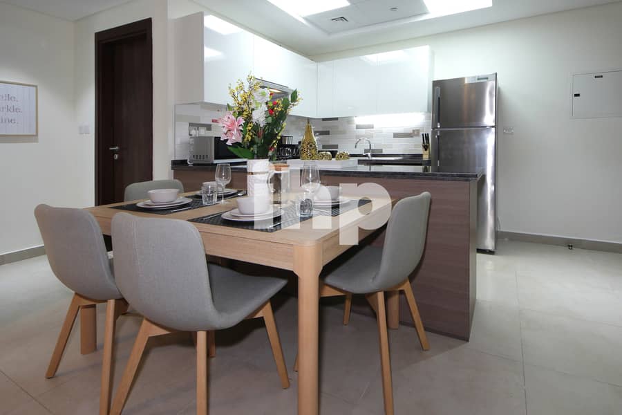 7 Dining 1. jpg