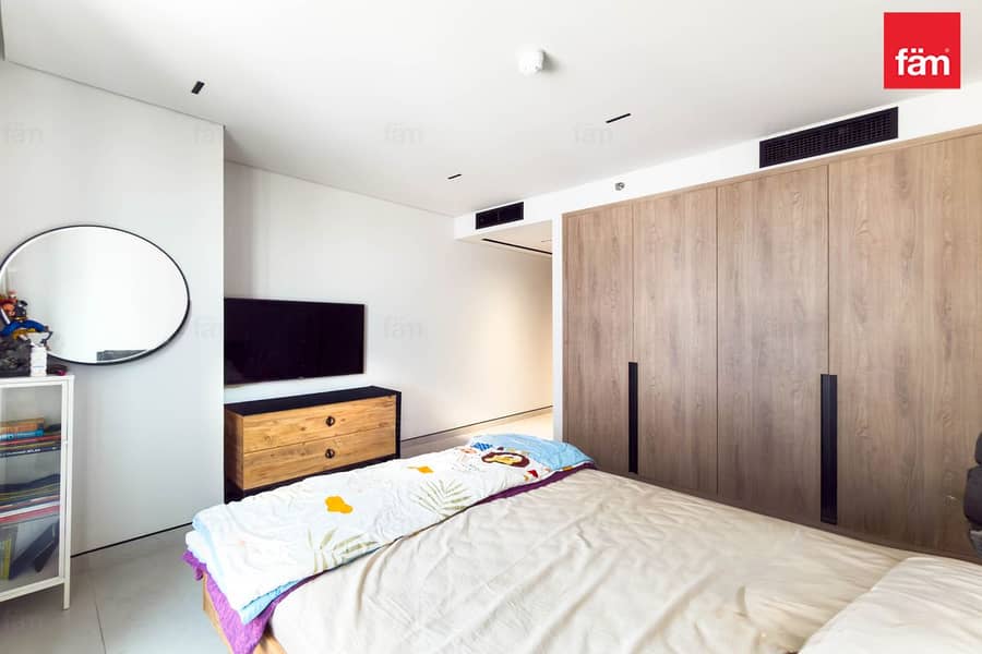 Spacious APT | Burj Khalifa View | Prime Location - Image 7