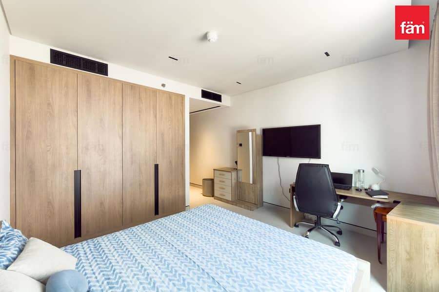 Spacious APT | Burj Khalifa View | Prime Location - Image 10