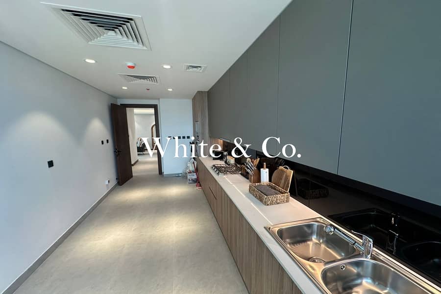 Corner Unit | Spacious Living | Great Spec - Image 5