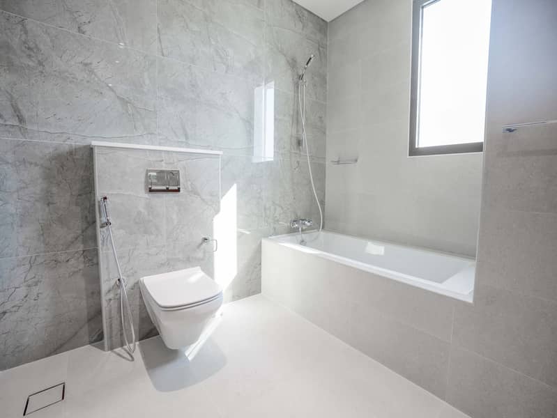 Waterfront Villa | Brand New | Ready to Move In - Image 18