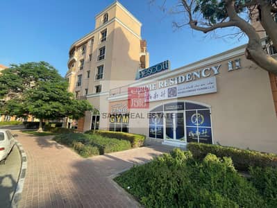 محل تجاري  للايجار في المدينة العالمية، دبي - 1.1 Building. JPG