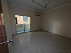 2 غرفه وصاله مساحه كبيره شقه عقد عزاب صريح بالشارقه الروله موقع مميز بالقرب من المواصلات وجميع الخدمات