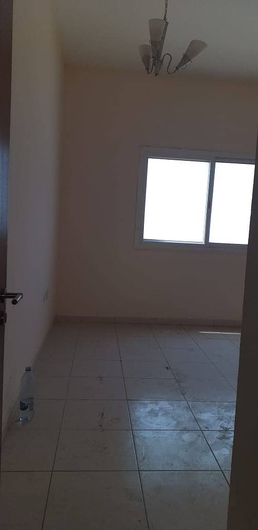 1bhk with 2 washroom  1st floor  Rent :23k With Balcony size : 850 sqft 4 chqs