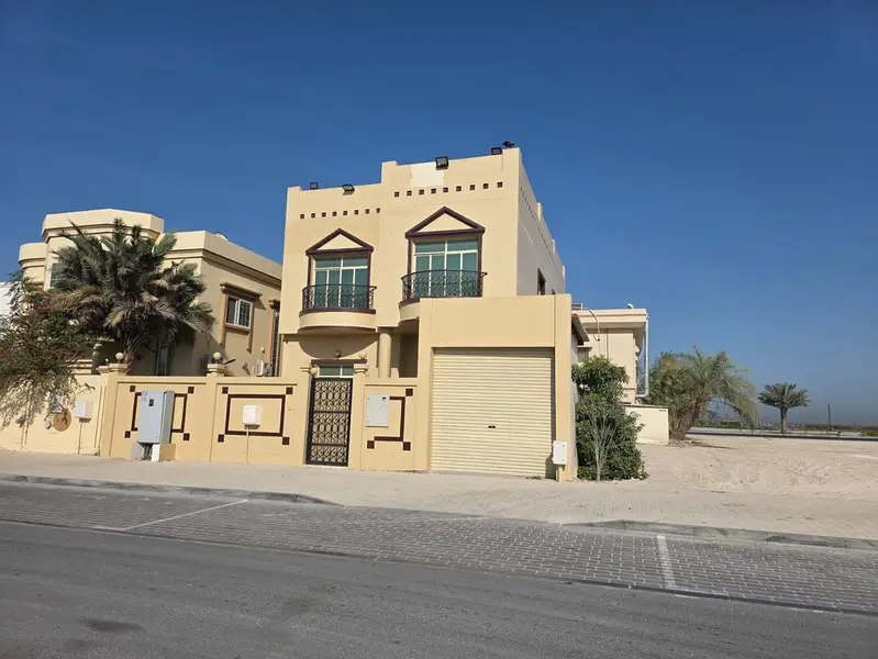 United Arab Emirates, Sharjah Emirate, Al Fisht 1M area, Al Heera suburb, Al Heera residential area, Al Heera Main Street, opposite Al Heera Corniche, - View 2