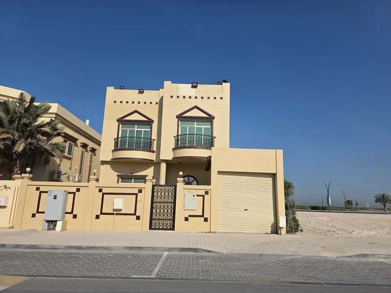 United Arab Emirates, Sharjah Emirate, Al Fisht 1M area, Al Heera suburb, Al Heera residential area, Al Heera Main Street, opposite Al Heera Corniche, - View 3