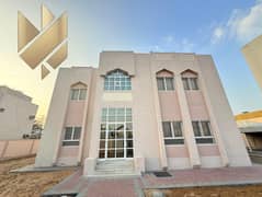 فيلا فاخرة للإيجار في الجرف شارع رئيسي بعجمان