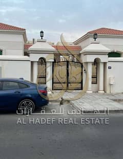 للإيجار فيلا فاخرة طابقين في المنصورة بالشارقة فرصة استثنائية للسكن الراقي في واحدة من أرقى المناطق بالشارقة، حيث توفر لك هذه الفيلا تجربة حياة متكام