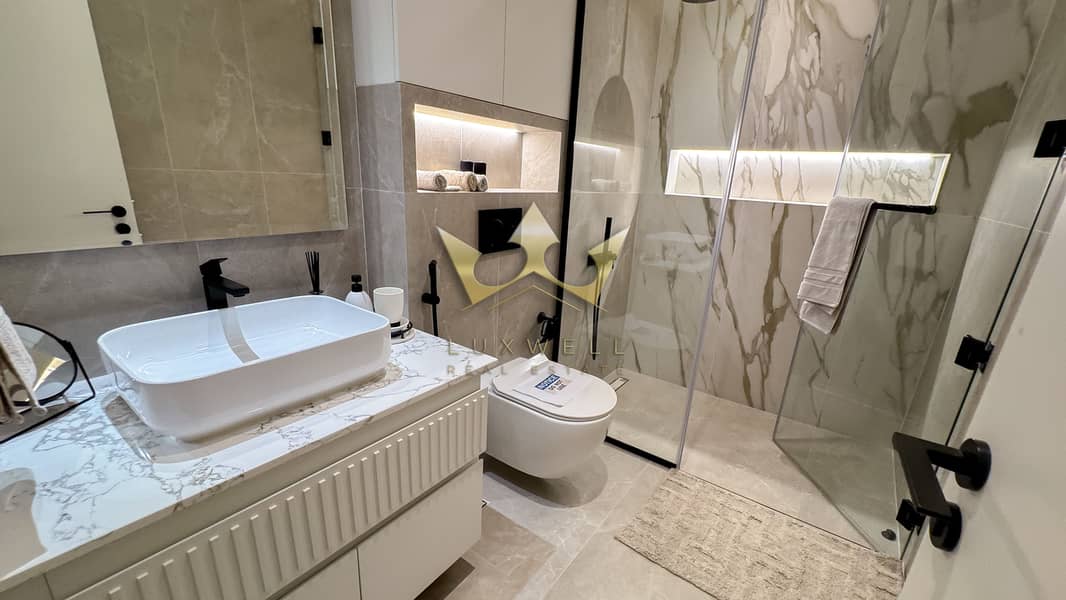 8 Copy of bathroom . jpg