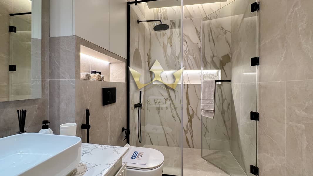 10 Copy of bathroom. jpg