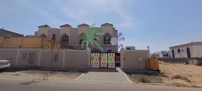 للايجار فيلا فخمة في منطقة الحوشي - الشارقة - الإمارات العربية المتحدة.