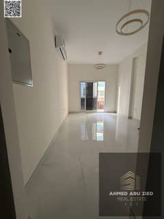 اول ساكن مع شهر مجاني شقة للايجار السنوي تتكون من غرفتين نوم ماستر _ صالة واسعة _مطبخ مجهز _3 حمام _ السعر الافضل بعجمان _ قريب من موقع المواصلات