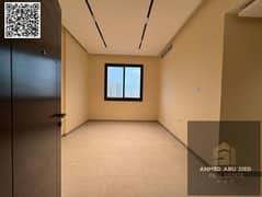 للإيجار السنوي بعجمان الجرف 3، أول ساكن. شقة غرفتين وصالة، 2 حمام، بلكونة، تكييف مركزي، تشطيب سوبر ديلوكس، شهر مجاني. السعر 43,000 درهم، 4 أو 6 دفعات،