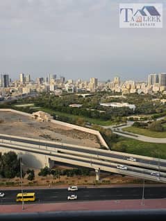 شقة للإيجار في أبراج سيتي تاور عجمان بإطلالة مفتوحة وموقع حيوي قريب من جميع الخدمات والمرافق