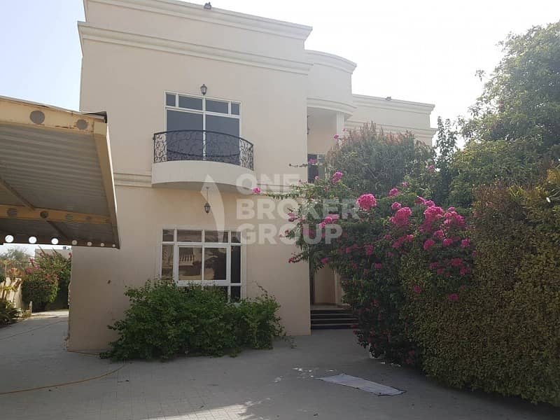 4 BR Well Maintained Villa with SWIMMING POOL