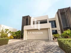 فيلا زاوية مع مسبح خاص و مصعد | جاهزة للسكن