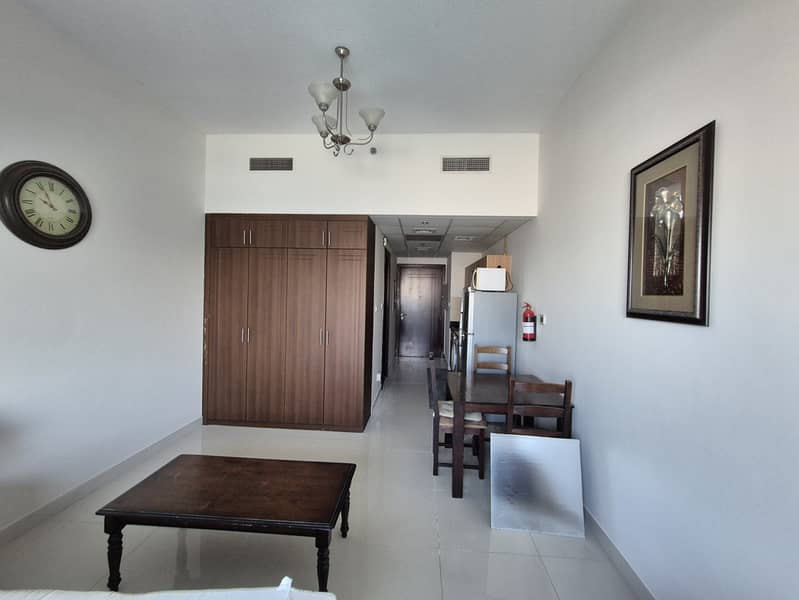 Elite 5 // Furnished Studio With Balocny For rent