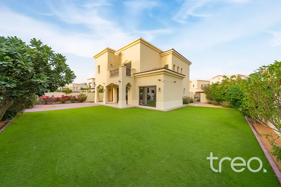 Exclusive | Vastu | Corner Plot | 5Bed+Maid in Arabian Ranches 2