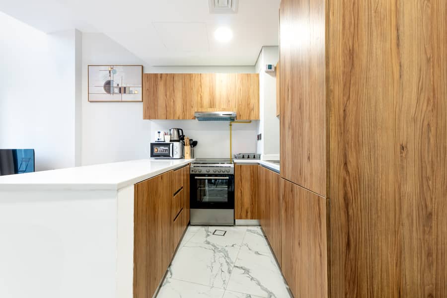 6 Kitchen 1. jpg