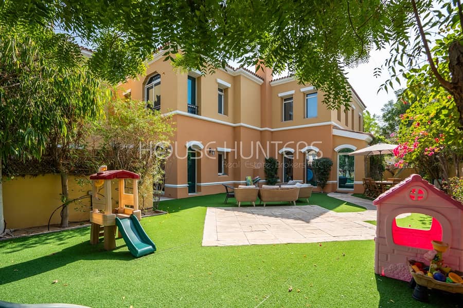 Exclusive | Single Row opposite Pool and Park Exclusive | Single Row opposite Pool and Park