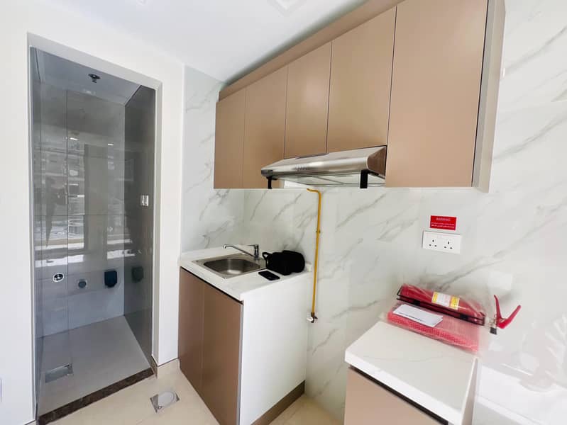 Elegant Apartment || Huge size vacant || Full facilities building