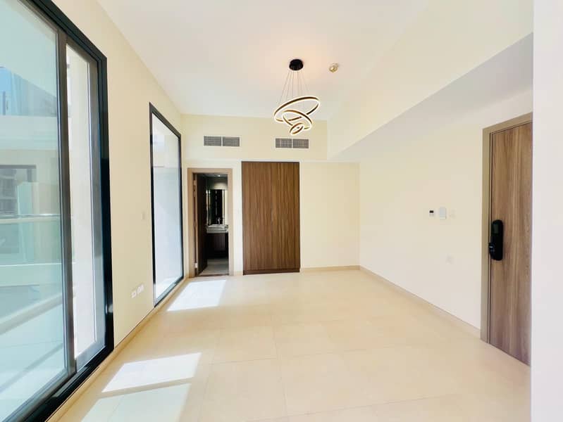 Elegant Apartment || Huge size vacant || Full facilities building