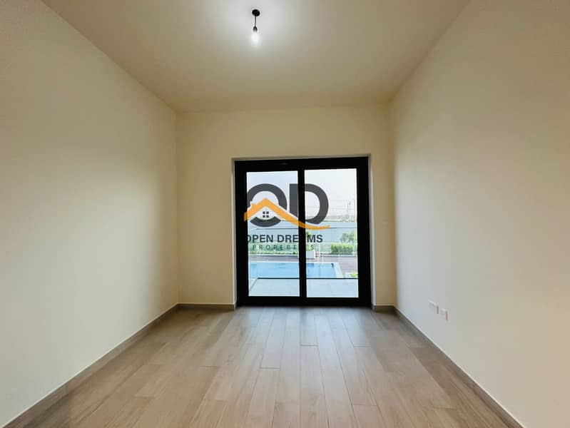 Pool View || Vacant On Transfer || Below Market Price Deal