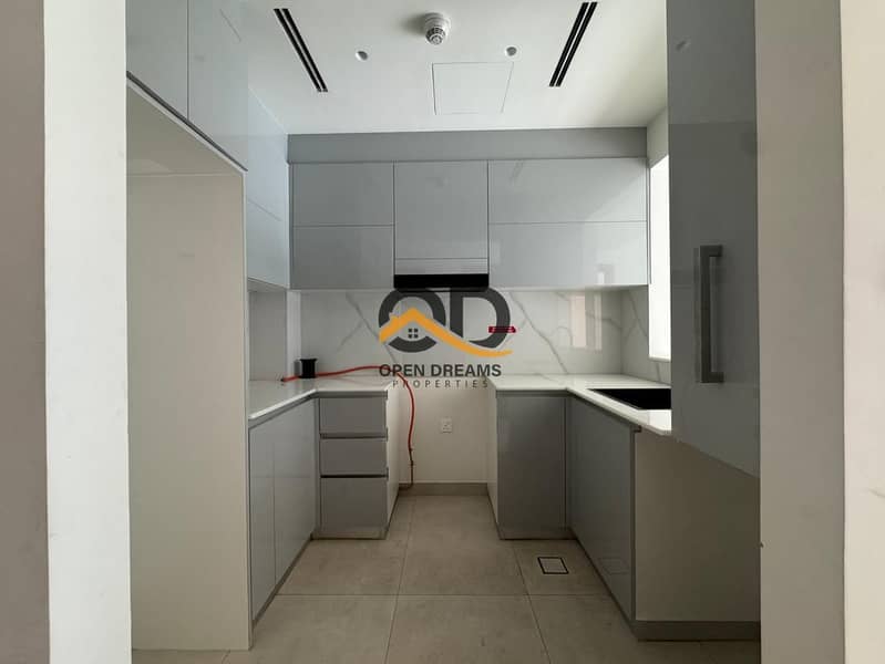 Price Negotiable || Easy Access to Downtown || Spacious Internal Layout