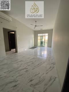 للايجار السنوي في الروضة 3 – عجمان شقة مميزة تاني ساكن بموقع حيوي قريب من جميع الخدمات والمخارج الرئيسية غرفة وصالة واسعة 2 حمام (غرفة ماستر