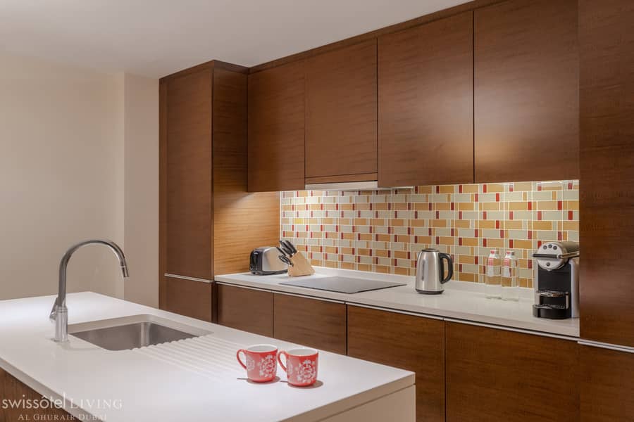 5 H1P9_1_bedroom_apartment_kitchen_with_amenities. jpg