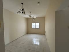 شقة في منطقة الرولة 2 غرف 34999 درهم - 14341960