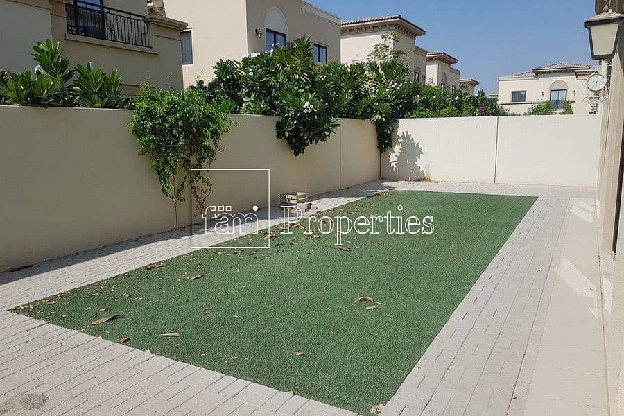 Close to Pool and Park | Large 3bed Villa