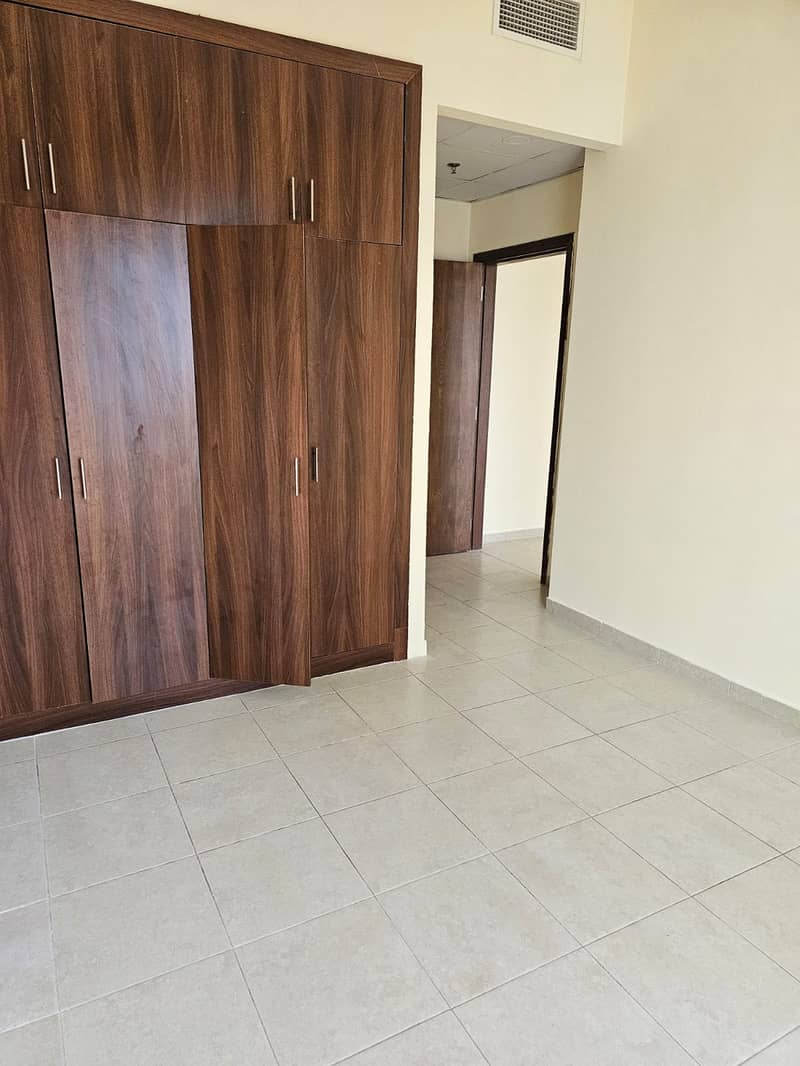 5 1611 ROOM. jpg