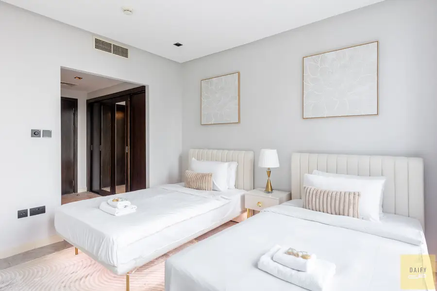 HUGE 3BR Luxury Apartment with Billiards & Air Hockey | Dubai Marina